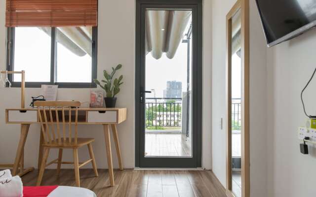 RedDoorz near Korean Town