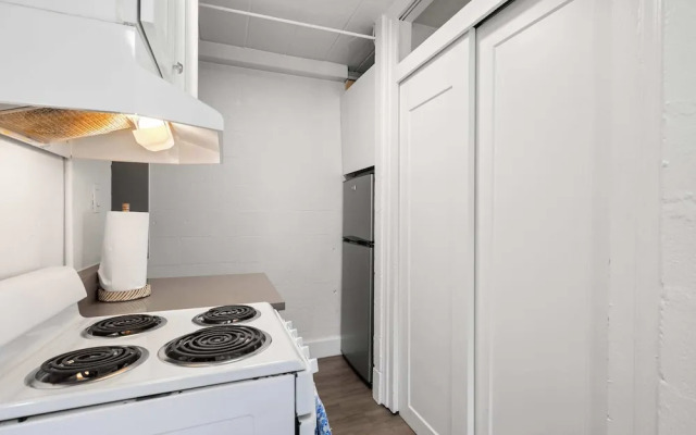 Chic City Retreat 97 Sleeps 2!