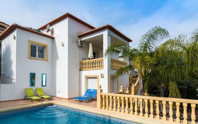 Detached villa with private swimming pool in Pedreguer