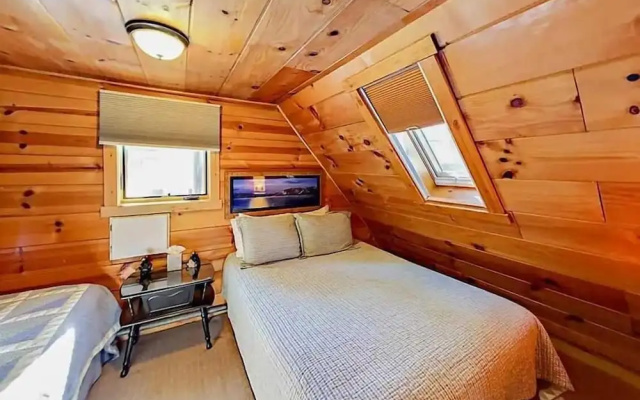 3988 Manzanita Avenue 2 Bedroom Cabin by RedAwning
