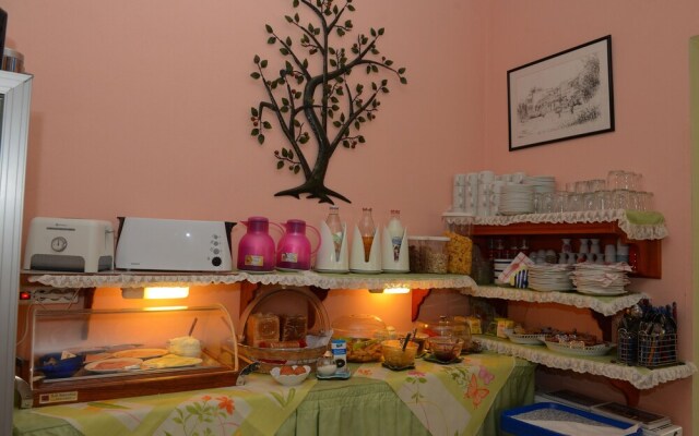 Dora's Studios and Apartments