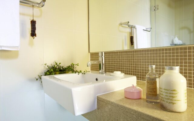 Phoenix Island Ocean Star Resort