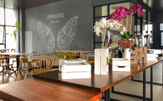 Expressionz Professional Suites by Luxurious Lifestyle Living