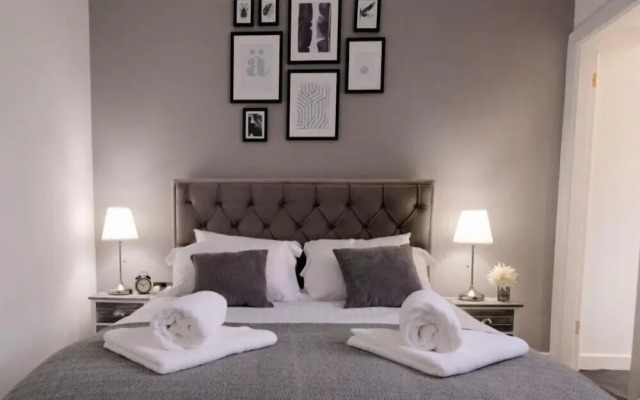 Oddfellows 8 Ensuite Double Room