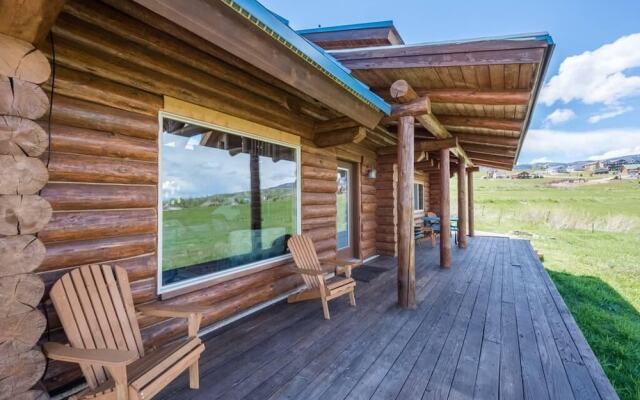 The Two Moose Inn - Luxury Log Cabin for Families!