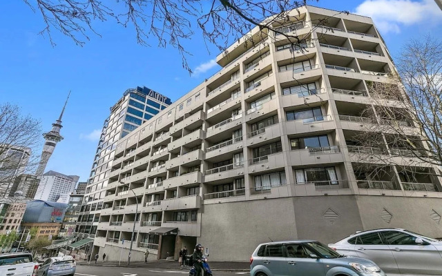 Zodiak Central 2 BR Apt Free Parking Gym