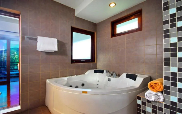 8 Bedrooms Twin Villas in Chaweng