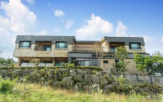 Jeju Gwaneumsa Ganeun gil Pension