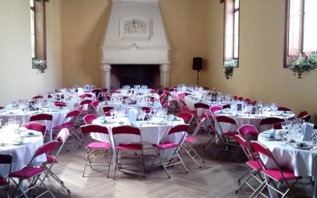 Château de la Court d'Aron