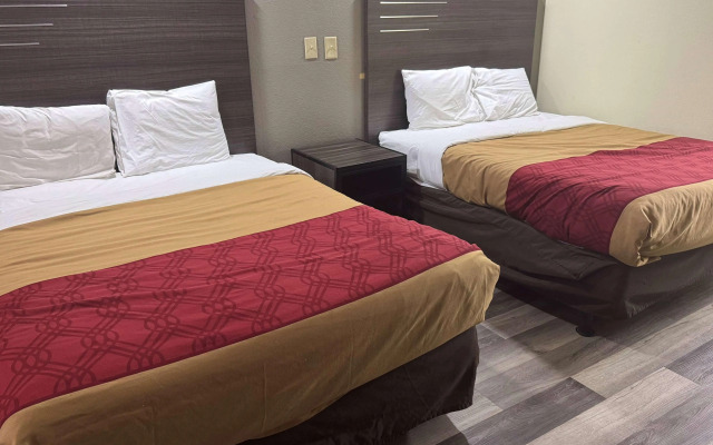 Super 8 by Wyndham Jackson MS Near the Fairgrounds