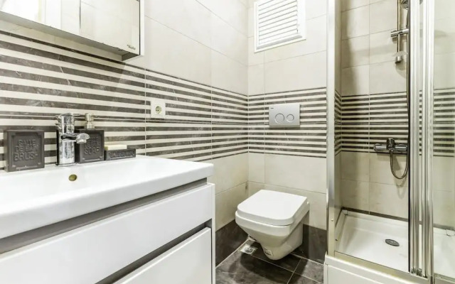 Central and Cozy Flat With Terrace in Sisli