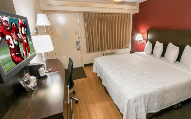 Red Roof Inn PLUS+ St Louis - Forest Park/ Hampton Ave