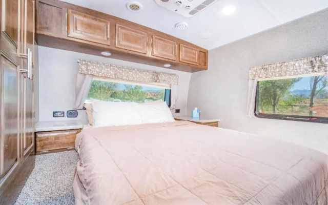 Fully Setup RV for Glamping OK64
