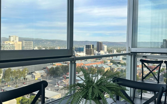 CBD Sky View Apartment – Balcony – Adelaide