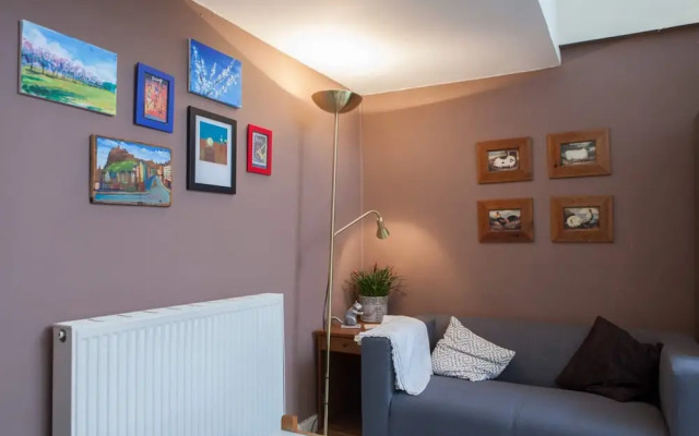 4 Bedroom Apartment Near The Meadows