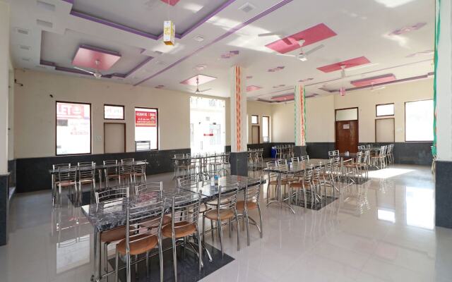 OYO 12065 Hotel Raj Palace