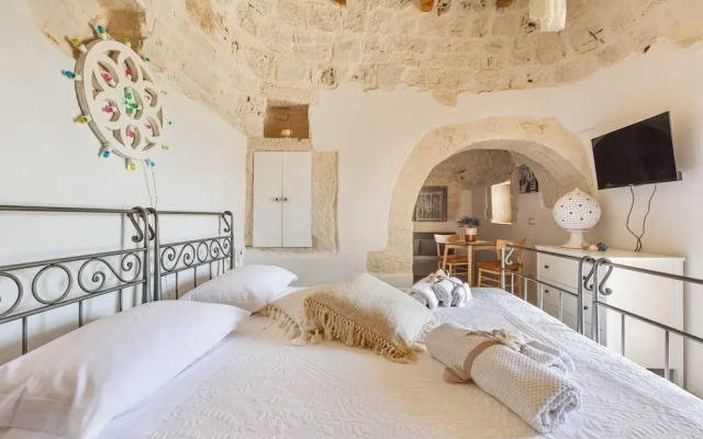 4023 Trullo Domi by Perle di Puglia