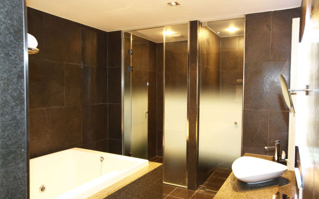 Reve Hotel Suwon