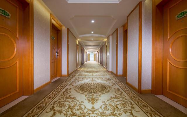 Vienna Hotel Shenzhen Shiyan Tianbao Road Branch