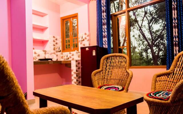 OYO 13881 Home Majestic Hill View 1BHK Naddi