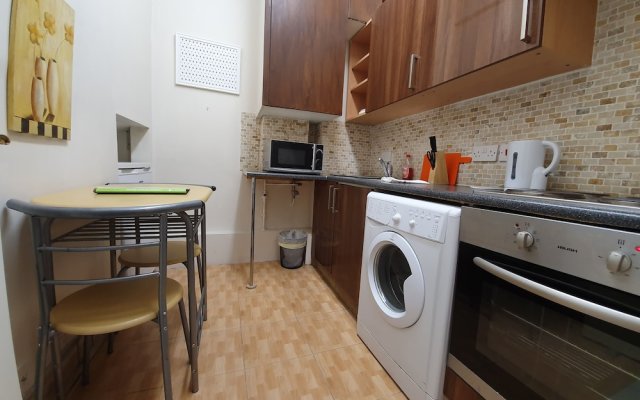 Victorian House 2 Bed 2 Bath Next to Barbican Tube