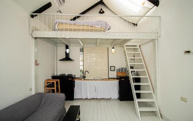 2BR Mezzanine style apartment w Patio