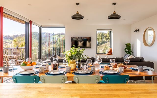 Modern 5 Bedroom Home With Garden Panoramic Views