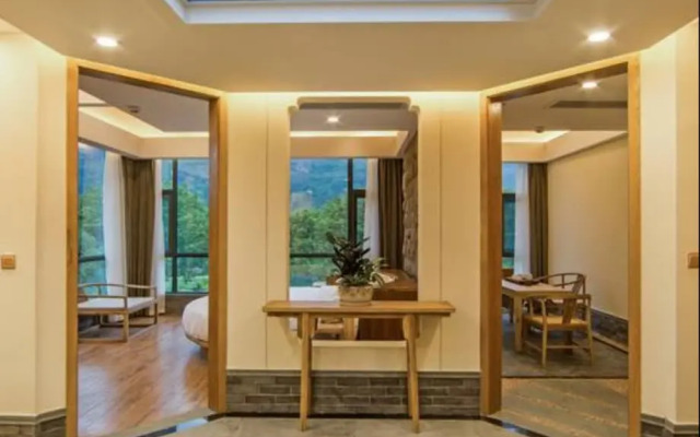 Wuyishan Old Street Hill Lodge