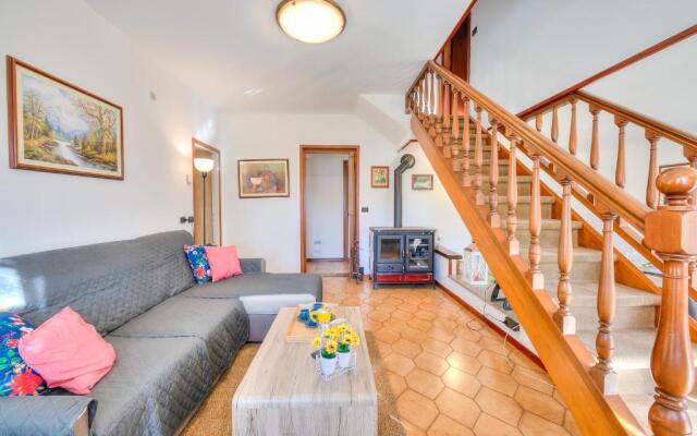 Cedar House Villa Few Minutes From Lake