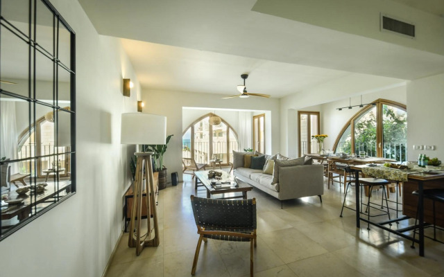 Andromeda 3 Bd apartment with pool & sea view