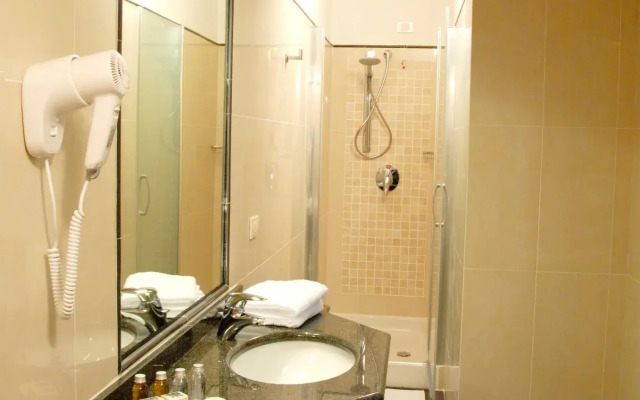 Hotel Embassy