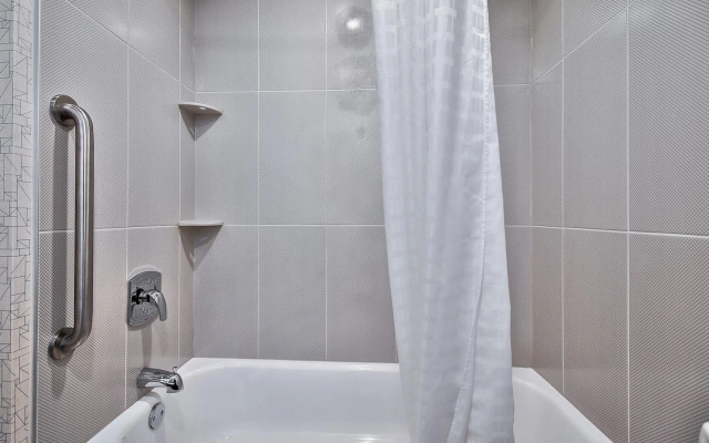 Comfort Inn And Suites South