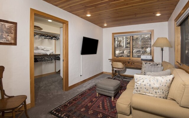 2109 B Chamonix 4 Bedroom Home by RedAwning