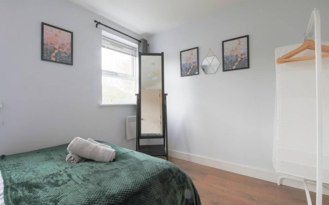 2-bed Apartment in Central Cardiff With Parking
