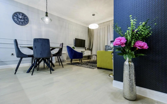 DiVine Luxury Apartment Purple