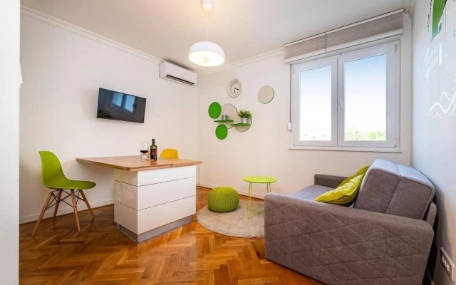 Apartment Sweet City