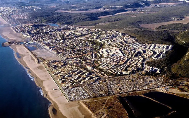 Villa With 2 Bedrooms in Saint Pierre la Mer, With Wonderful sea View and Furnished Terrace - 600 m From the Beach