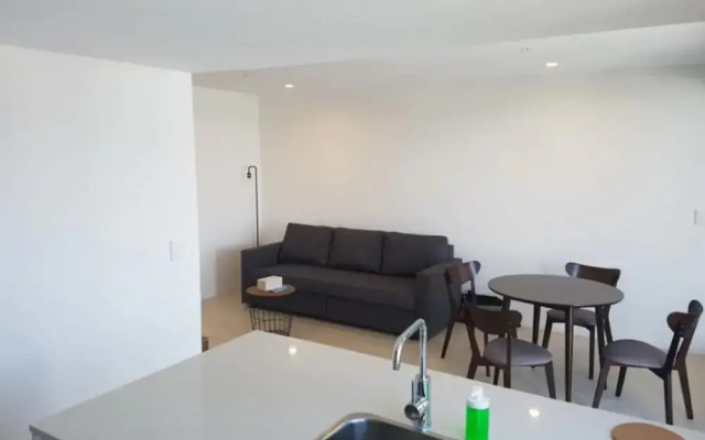 Newstead 1 Bedroom Apartment With City View