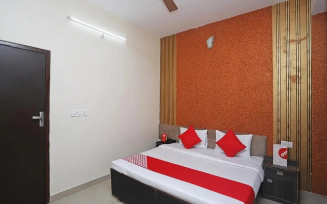 Oyo 17357 Hotel Royal Touch