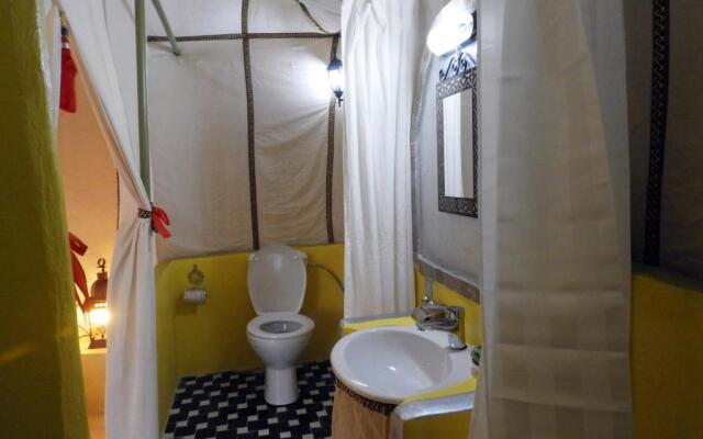 Room in Lodge - Sleep In Luxury Tent In Desert !