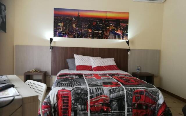 Hollywood Bed & Breakfast