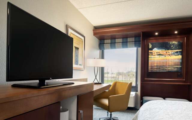 Hampton Inn Appleton-Fox River Mall Area