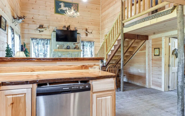 On-site Creek Access: Pet-friendly Cosby Cabin!