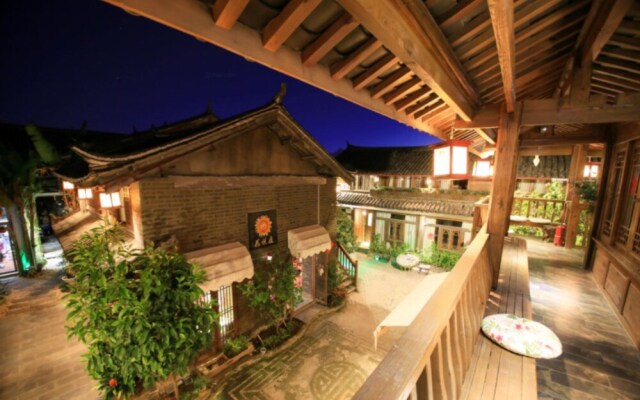 Lijiang Inn Chain Cloud Shore.Liu Chen