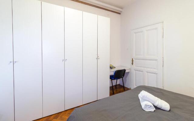 Apartment G37