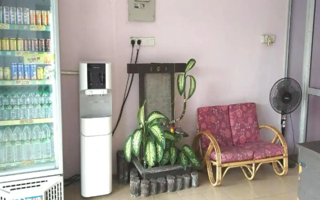 OYO 90937 Tanjak Hotel