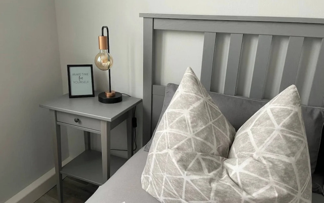 Charming 4-person Apartment in Hoyerswerda City Center