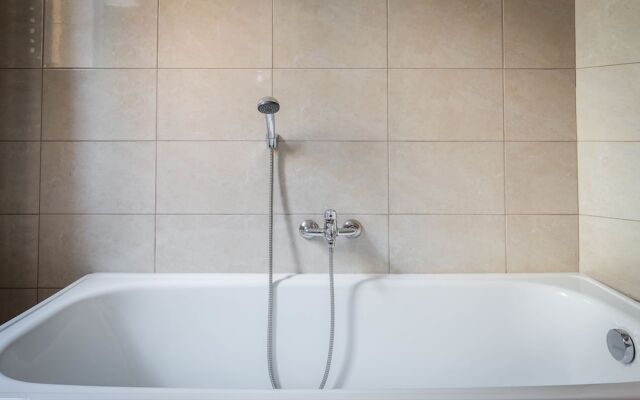 Fragola Budget Rooms & Apartments