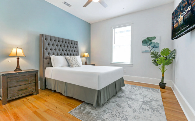 Spacious 5BR Urban Retreat with Balcony & Pool