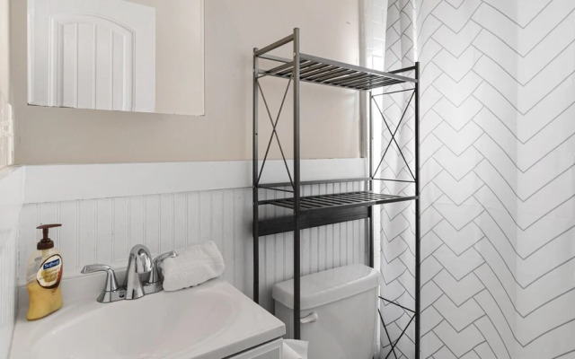 2 bedroom, Mockingbird Lane